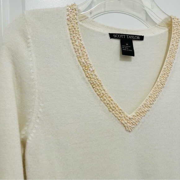 Scott Taylor Ivory V-Neck Sweater Women's Sz. Medium Pearl/Sequin Collar Soft - Picture 3 of 11